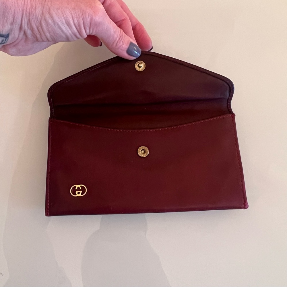 GUCCI Vintage Burgundy Leather Envelope Wallet Clutch Gold Logo - Picture 3 of 15